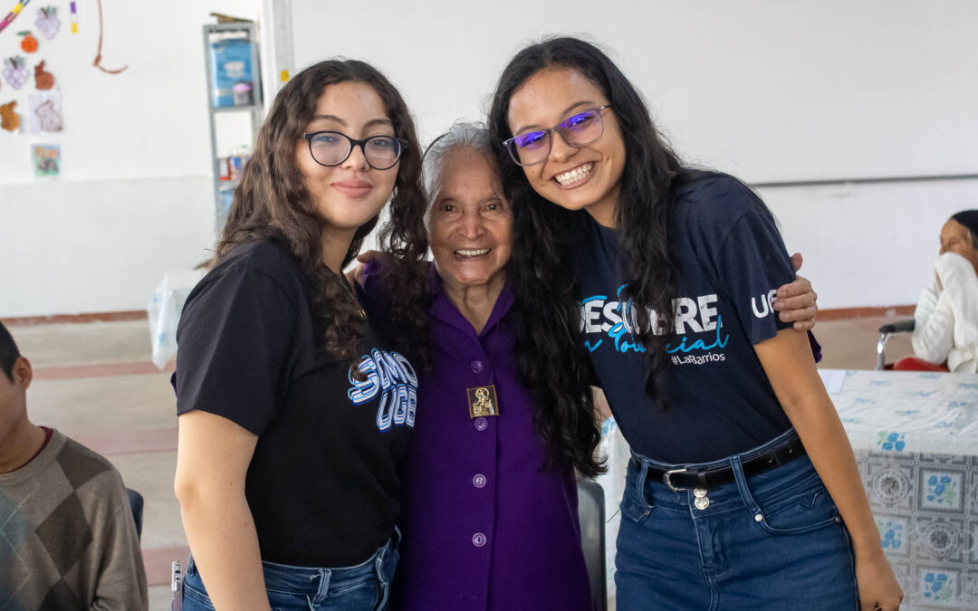 UGB Usulután: Estudiantes promueven la solidaridad en visita al hogar de ancianos