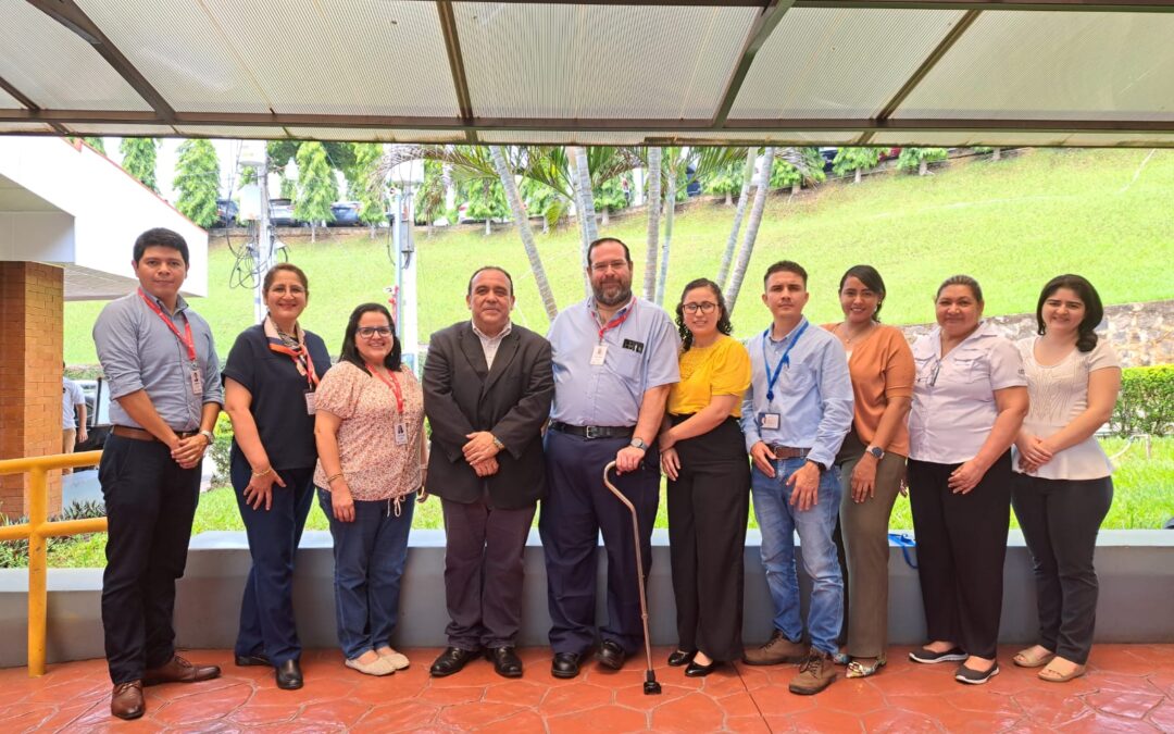 Visita de Representantes de Save the Children a la Universidad Gerardo Barrios