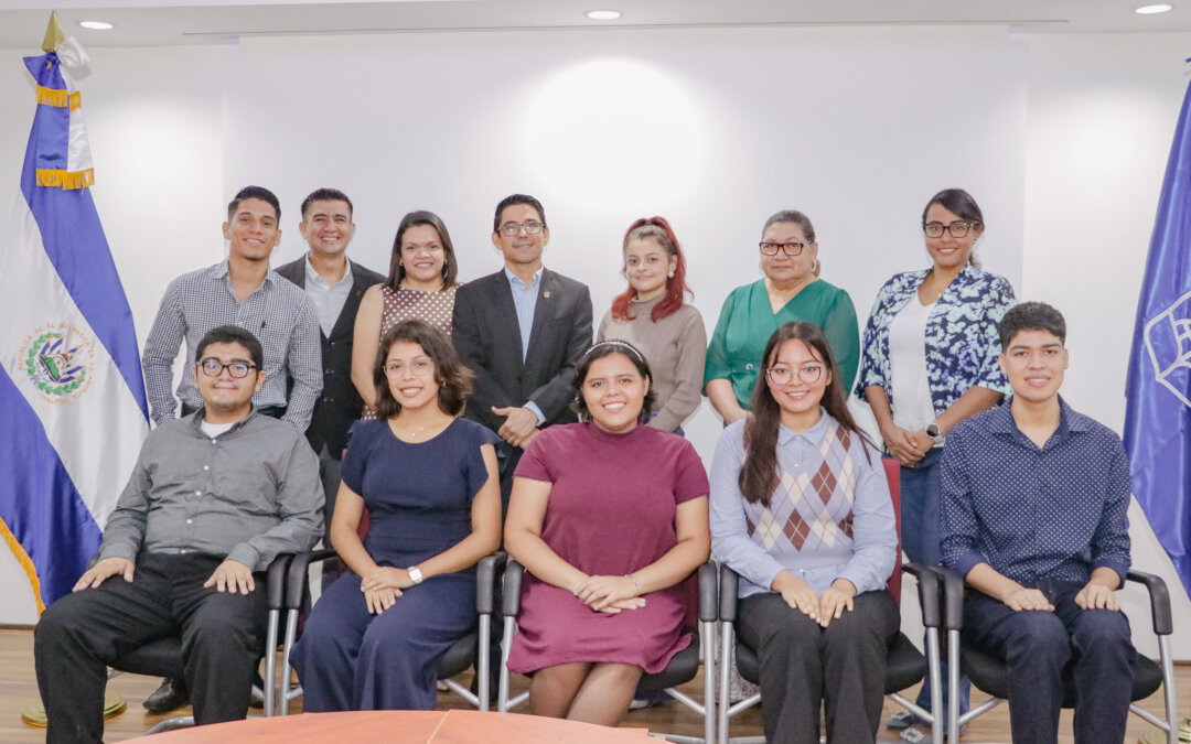 UGB Celebra el envío de estudiantes del programa SASP a EE. UU, para Pasantías Amity