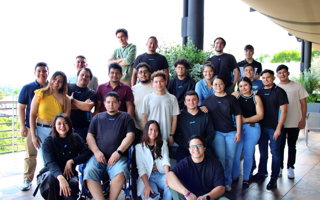 Estudiantes de Ciencias y Tecnología de la UGB destacan en su Pasantía en Tecnologías Informáticas Roots