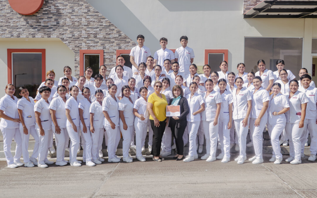 Estudiantes de enfermería ganan tercer lugar en «Feria de Lactancia Materna del ISSS San Miguel»