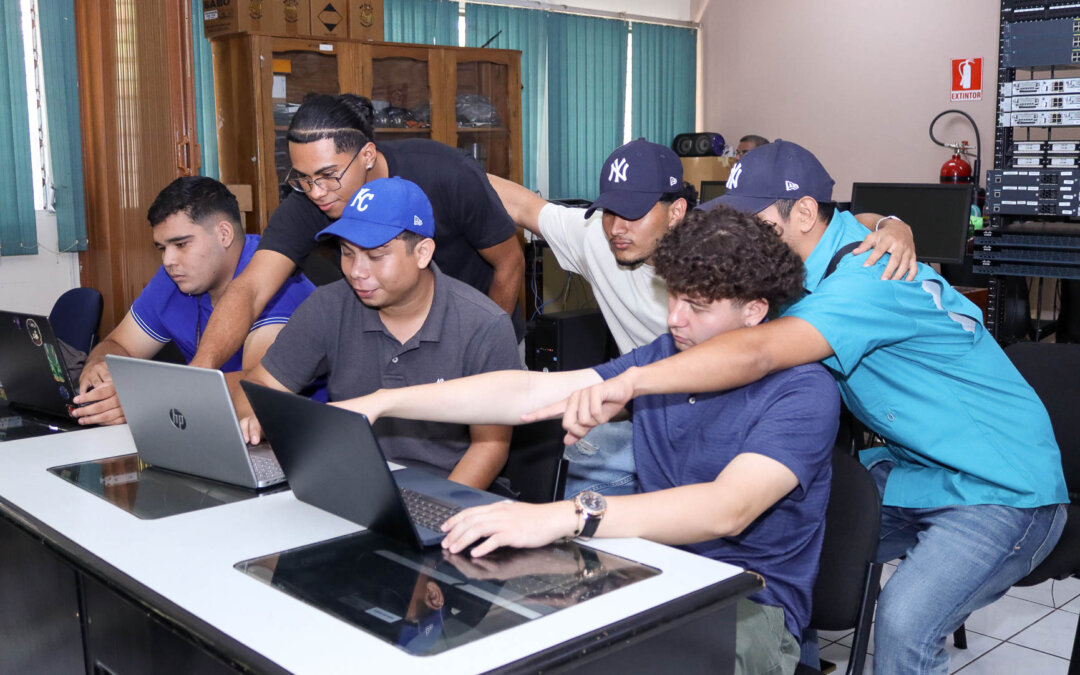 Estudiantes de la UGB San Miguel y Usulután Destacan en el Rally Latinoamericano de Innovación 2024