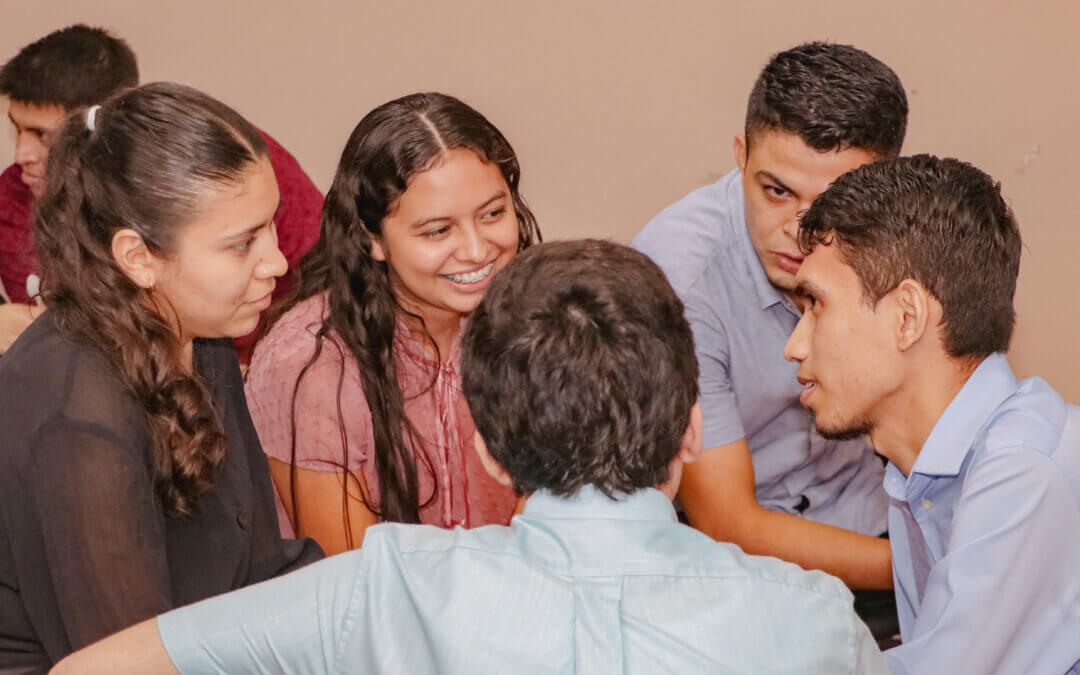 Reto Shark Tank: Estudiantes de la Facultad de Ciencias Empresariales Presentan Sus Ideas de Negocio