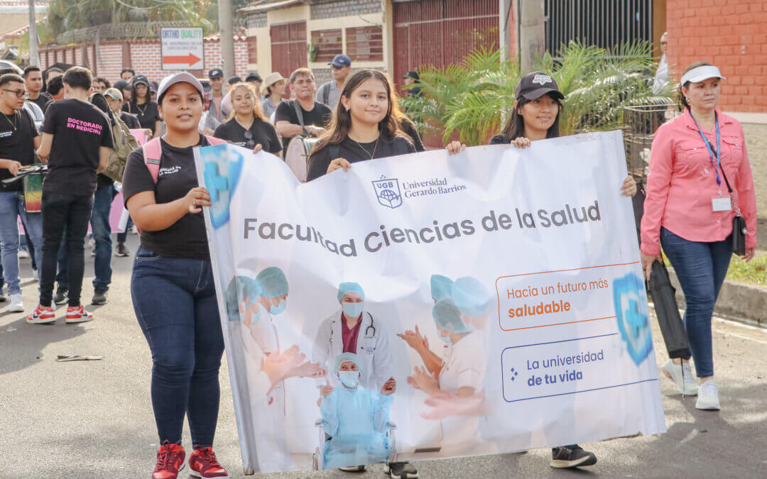 Estudiantes de Medicina Celebran el Día Mundial de la Prevención del Cáncer de Mama con Caminata y Stand Informativo