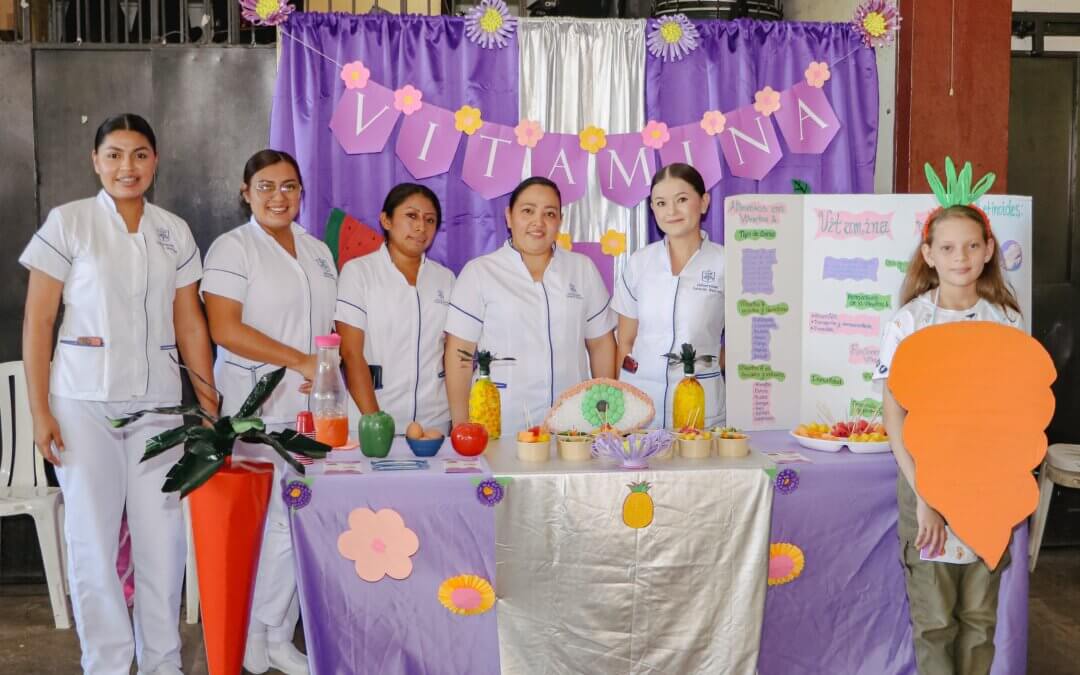 Vita-Fest: Festival de vitaminas y nutrición con estudiantes de licenciatura en enfermería