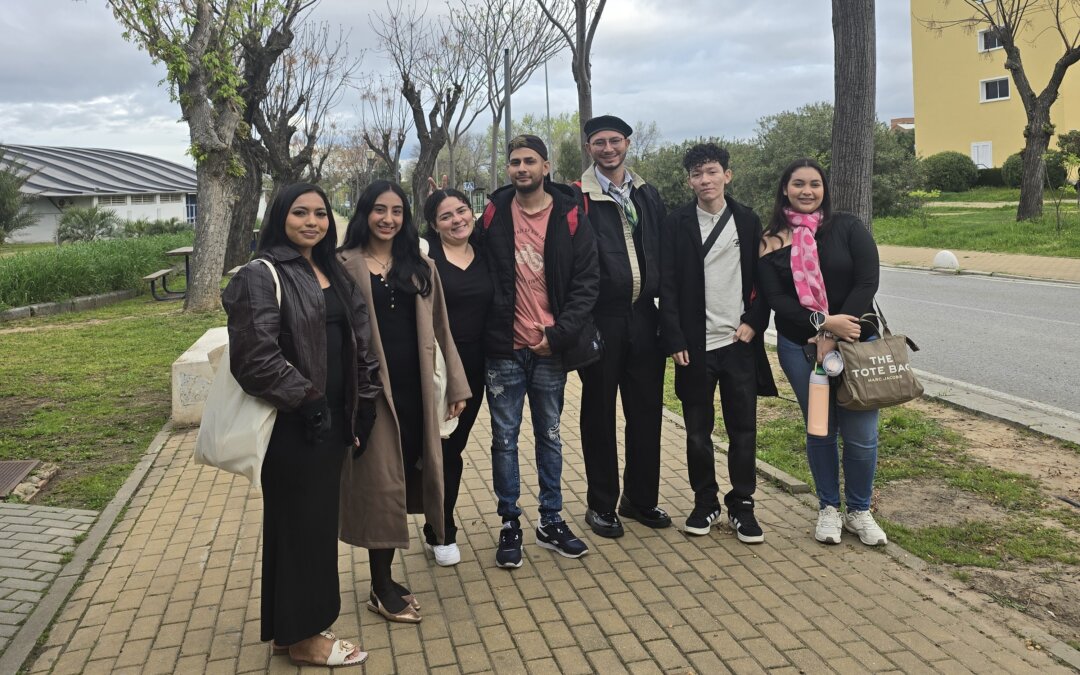 UGB fortalece su internacionalización con participación en conferencia TESOL y estancia académica en España